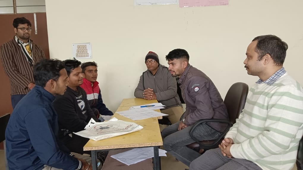 31 youth got jobs in Gujarat and Noida