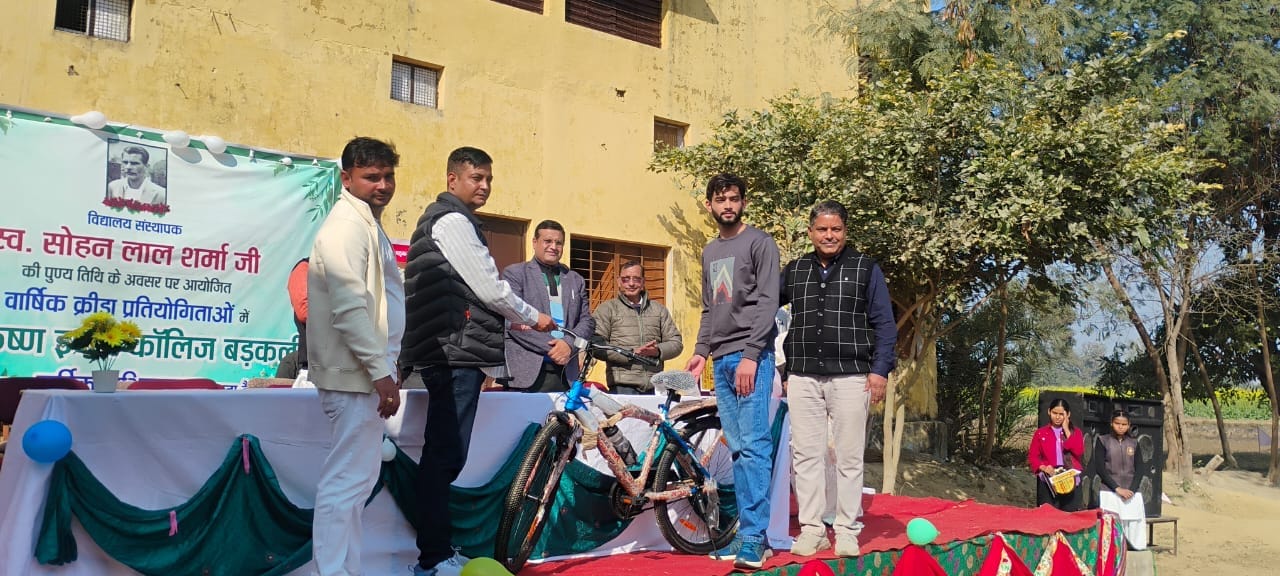 Subhash Chandra Bose Group won the trophy in tug of war.