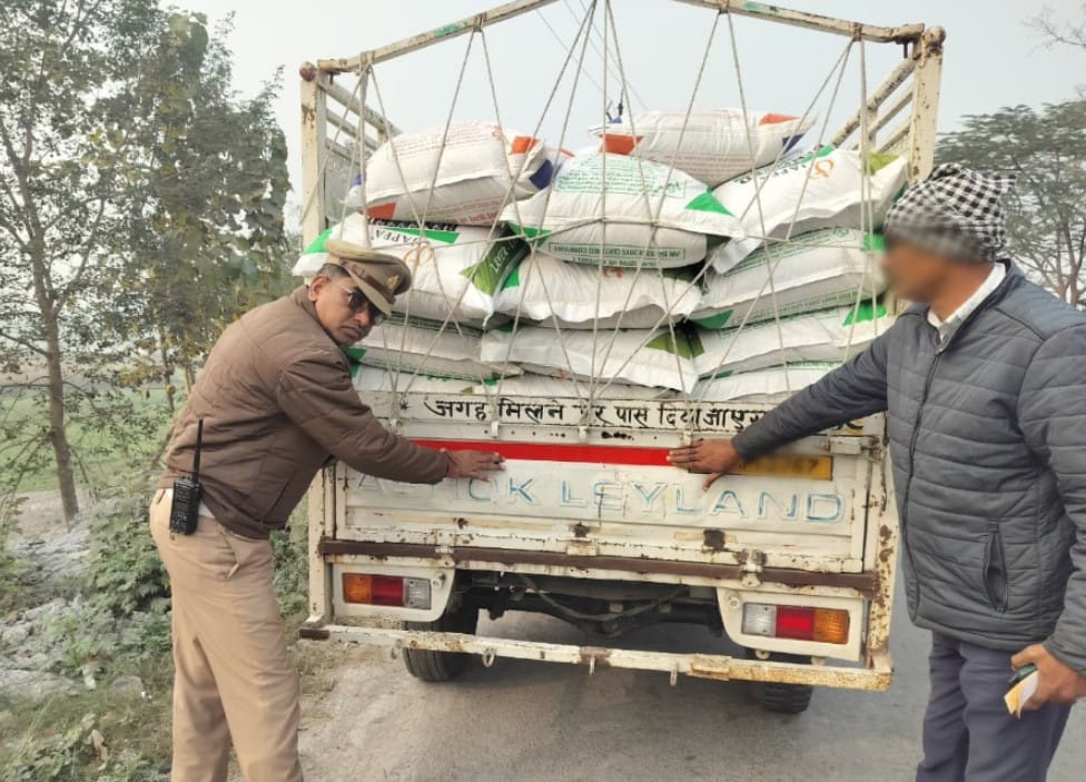 Traffic police installed reflectors on vehicles.