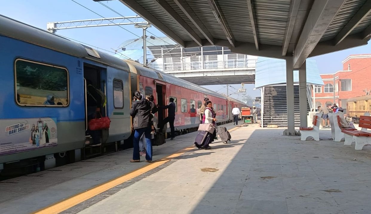 Good news for devotees, the railways have started a special train to Ringas.