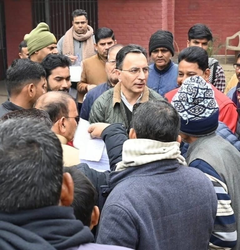 Union Minister Jitin Prasad listened to the problems of the public.