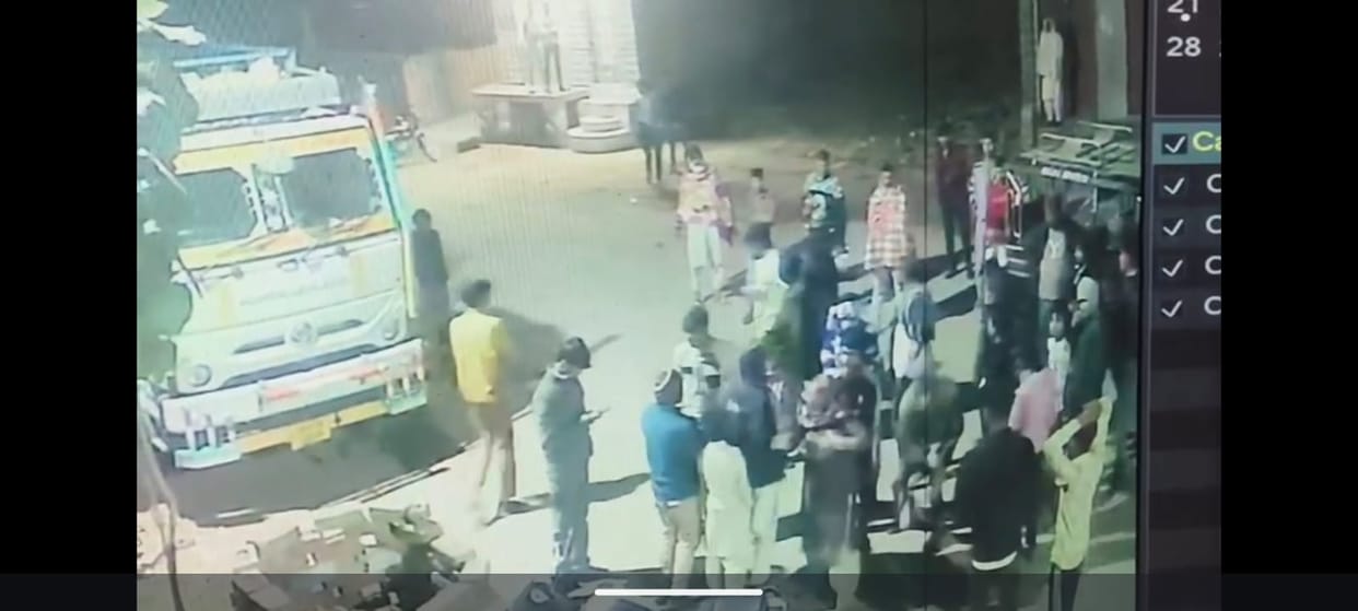 When the police did not go to the attackers' house, they threatened to kill them.