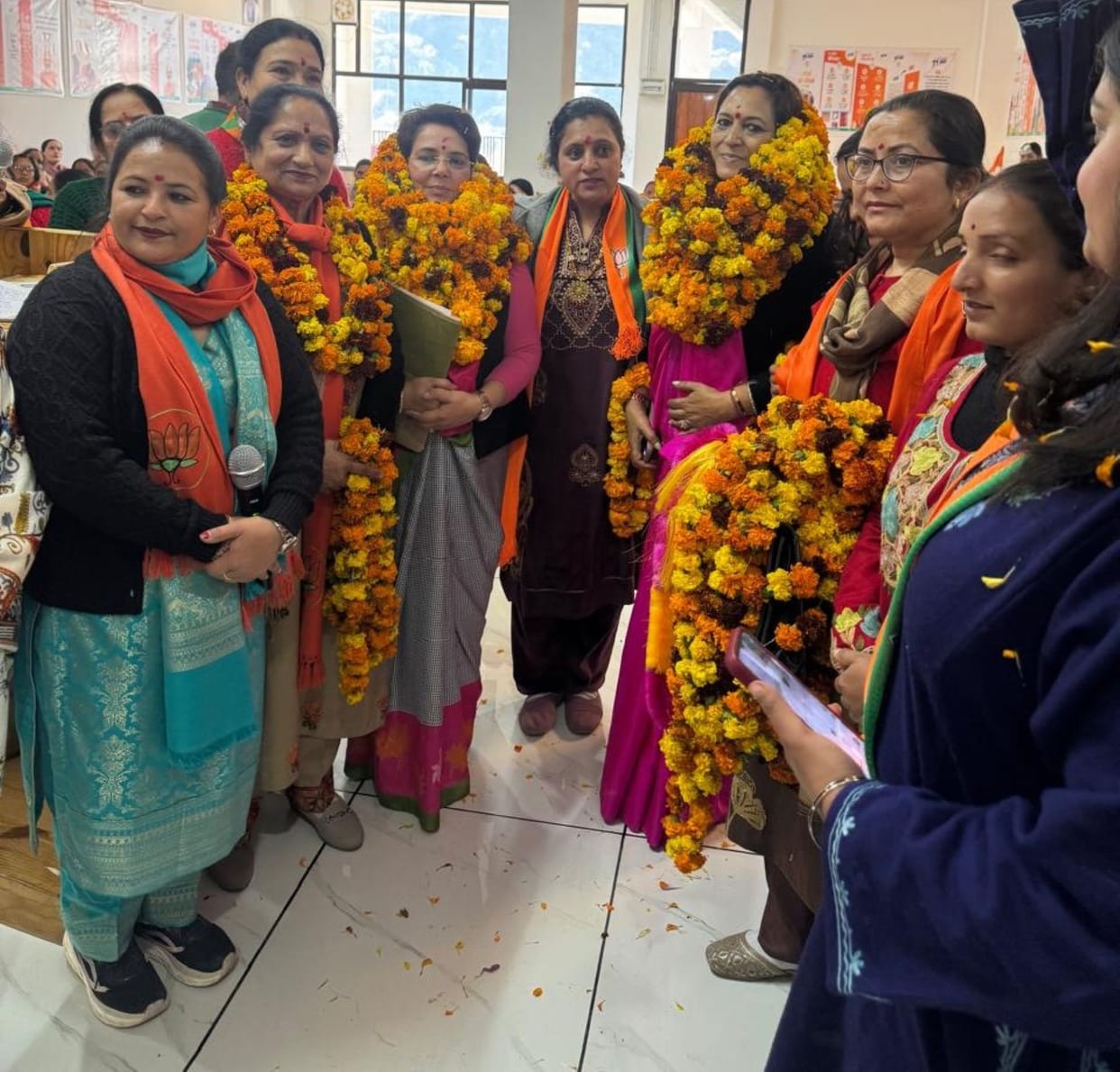 State President Daisy Thakur filled the workers with enthusiasm.