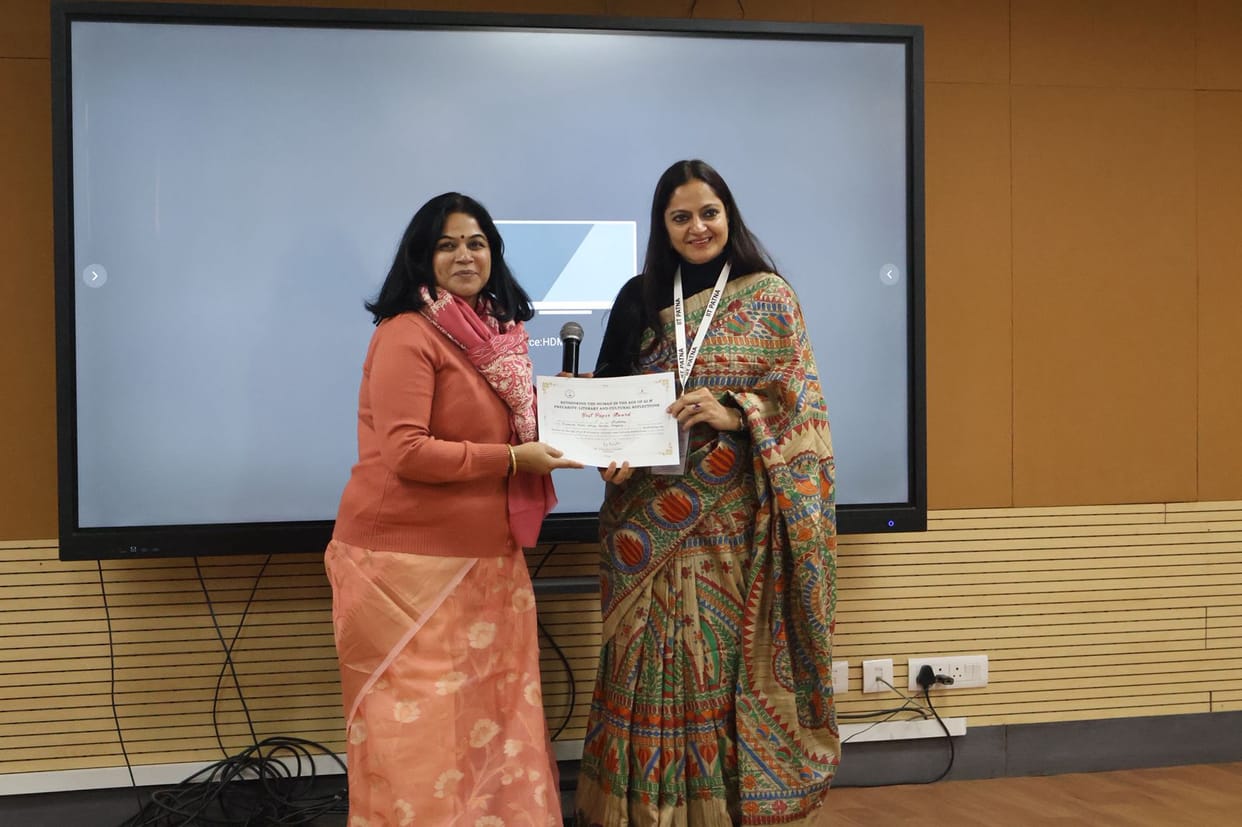 Dr. Pratibha of the district received the Best Research Paper Award
