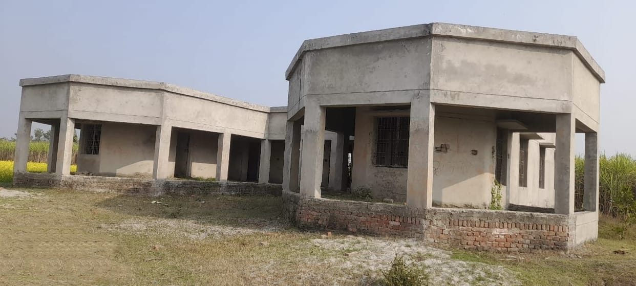Panchayat Secretariat in Nighasan is in bad shape, services stalled in villages