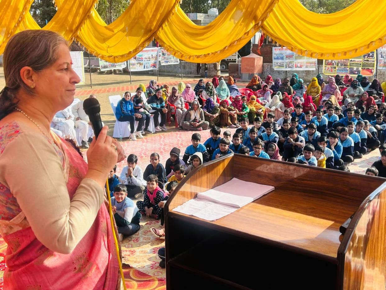 Football players honored in Alakhpura.