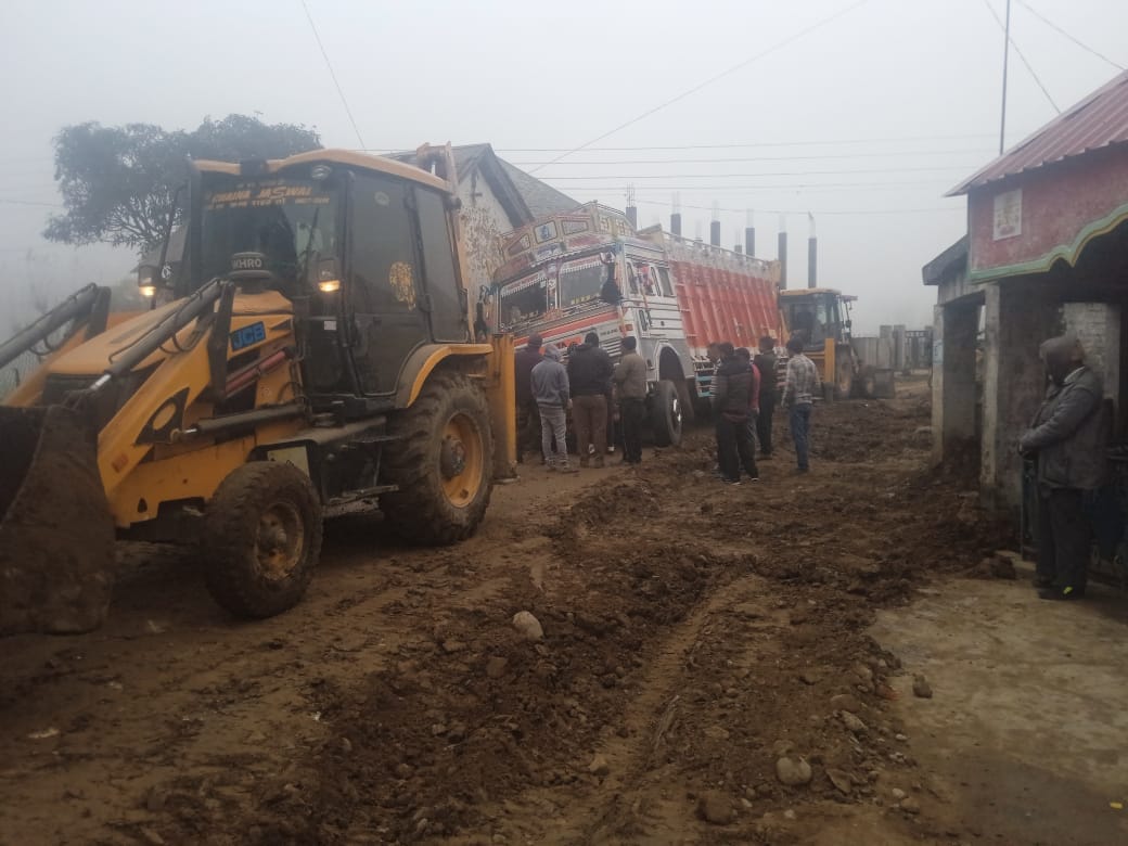 A truck loaded with iron rods got stuck in a pothole near Puad, blocking the Sujanpur-Sandhol road for seven hours.