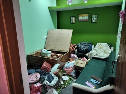 Jewellery and cash stolen from farmer's house