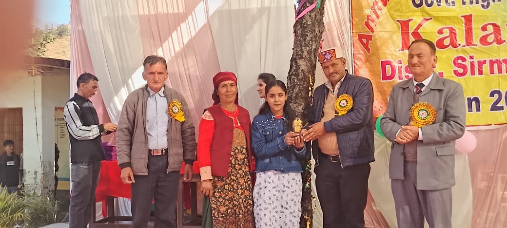 Mayank and Tanisha became the best students in Kalatha School