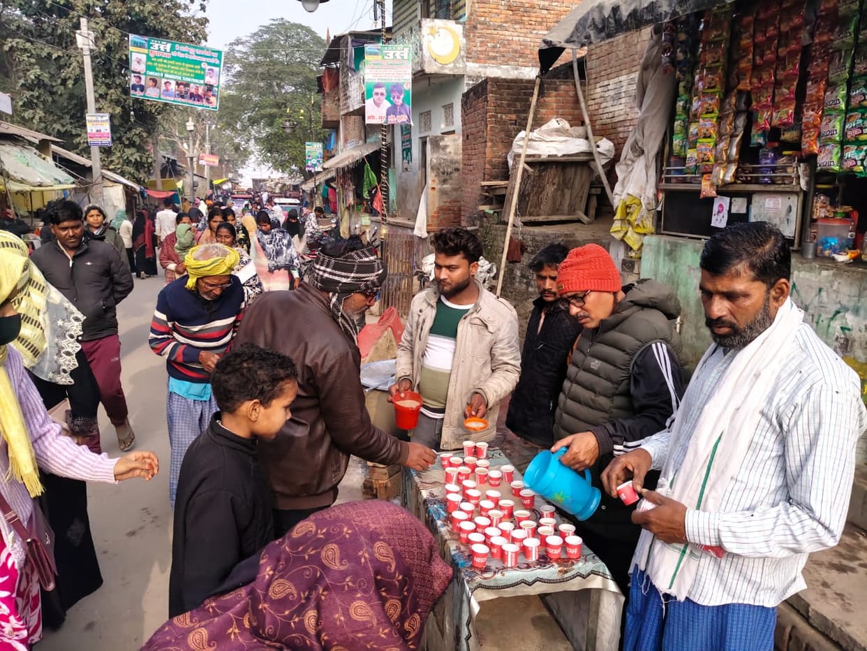 Ganga devotees are serving tea and sherbet to pilgrims at the Kada Urs fair