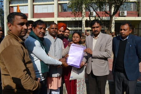 The union demonstrated and submitted a memorandum for its demands.