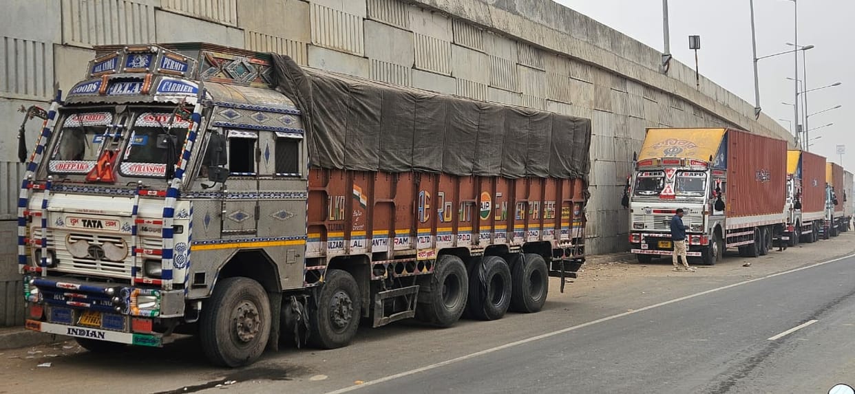 The Prime Minister's program in Lucknow... large vehicles were not allowed on the highway for seven hours.