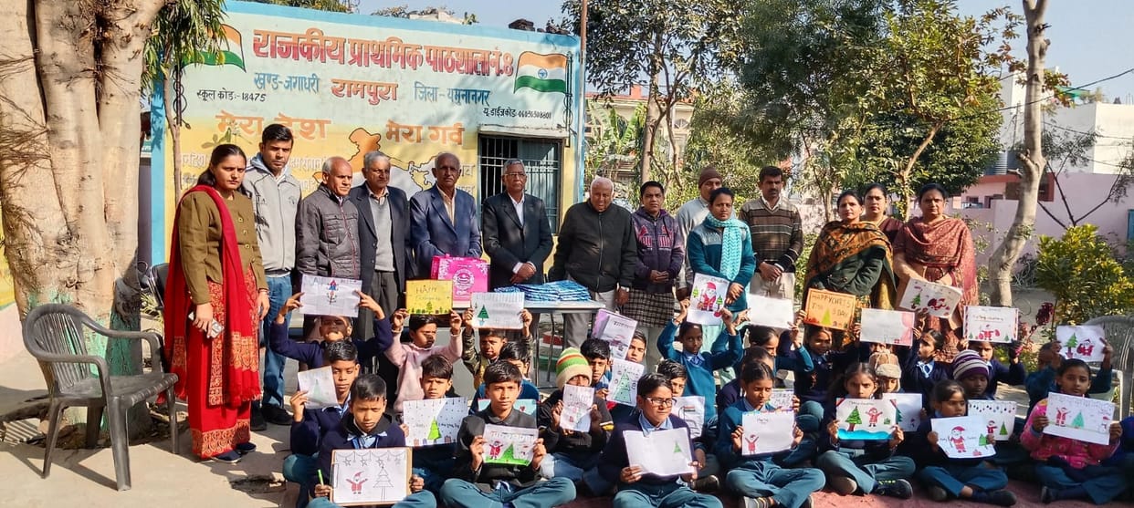 Senior Citizens Club celebrated Christmas with school children