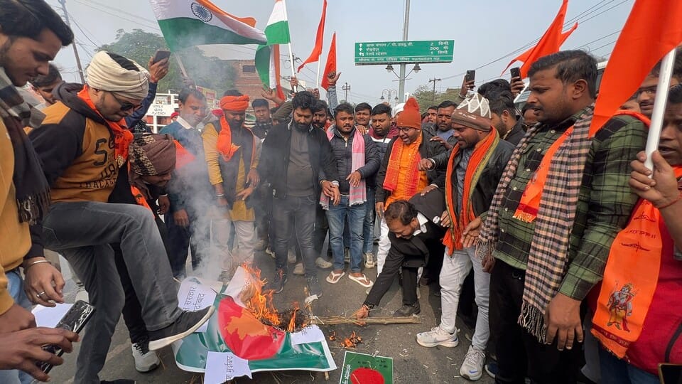 VHP and Bajrang Dal burnt the effigy of Bangladesh government