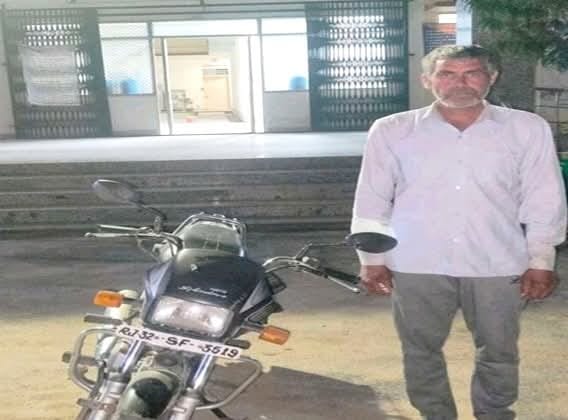 पुलिस गिरफ़्त में आरोपी