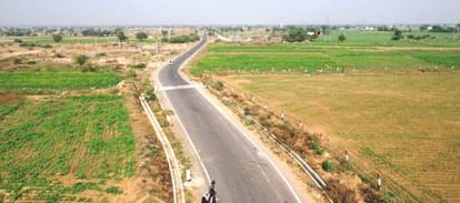 प्रधानमंत्री सड़क योजना के तहत बनी सड़कें