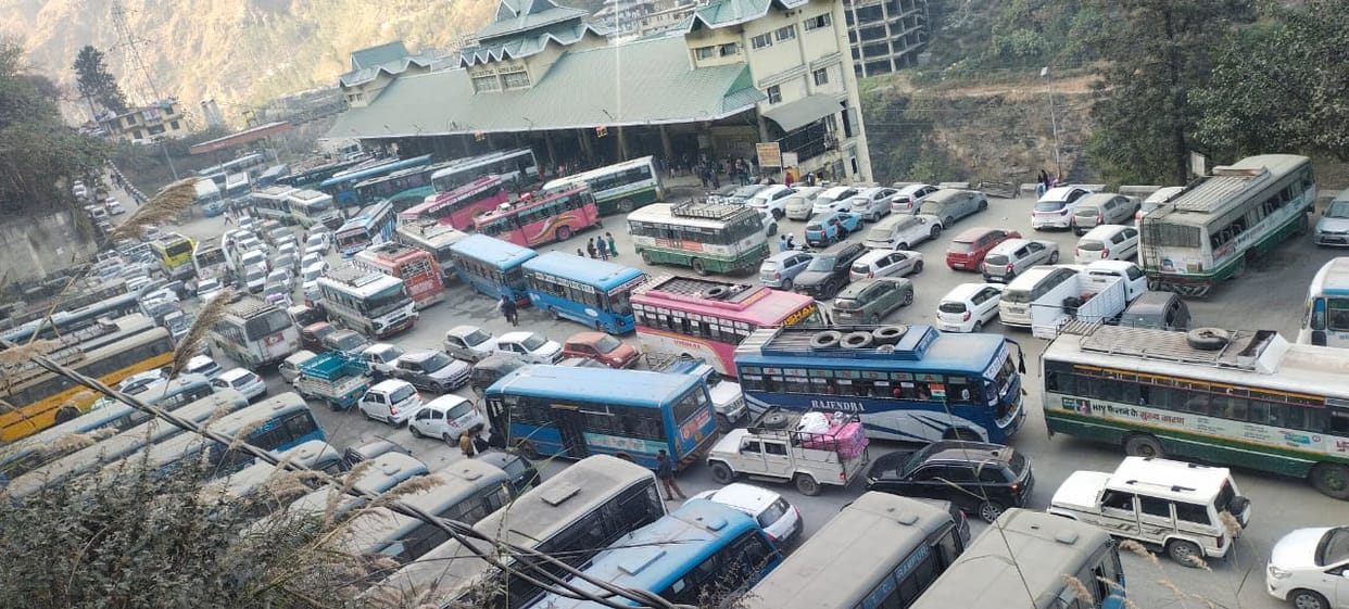 A five kilometer long jam occurred from Rampur bus stand to Dakoldh