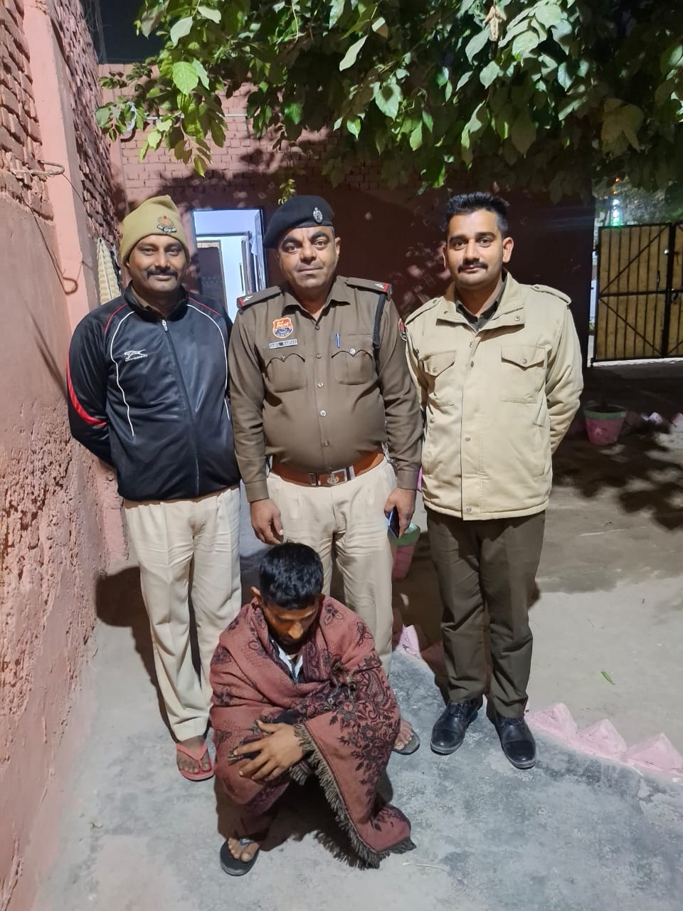 Accused arrested for stealing 25 tola gold jewellery