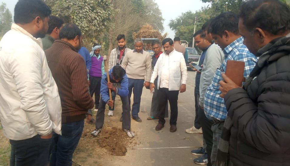 The investigation continued for the second day, and road samples were taken.