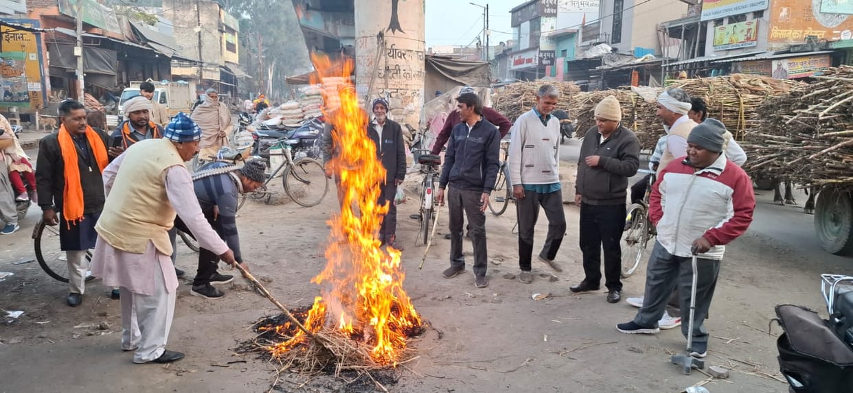 Burnt effigy of Bangladesh Prime Minister, expressed anger over atrocities on Hindus