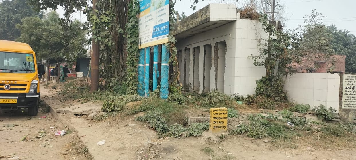 Public toilet started falling into ruins, doors also missing