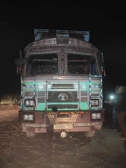 STF team seized a truck with 599 kg of ganja from Jaithari