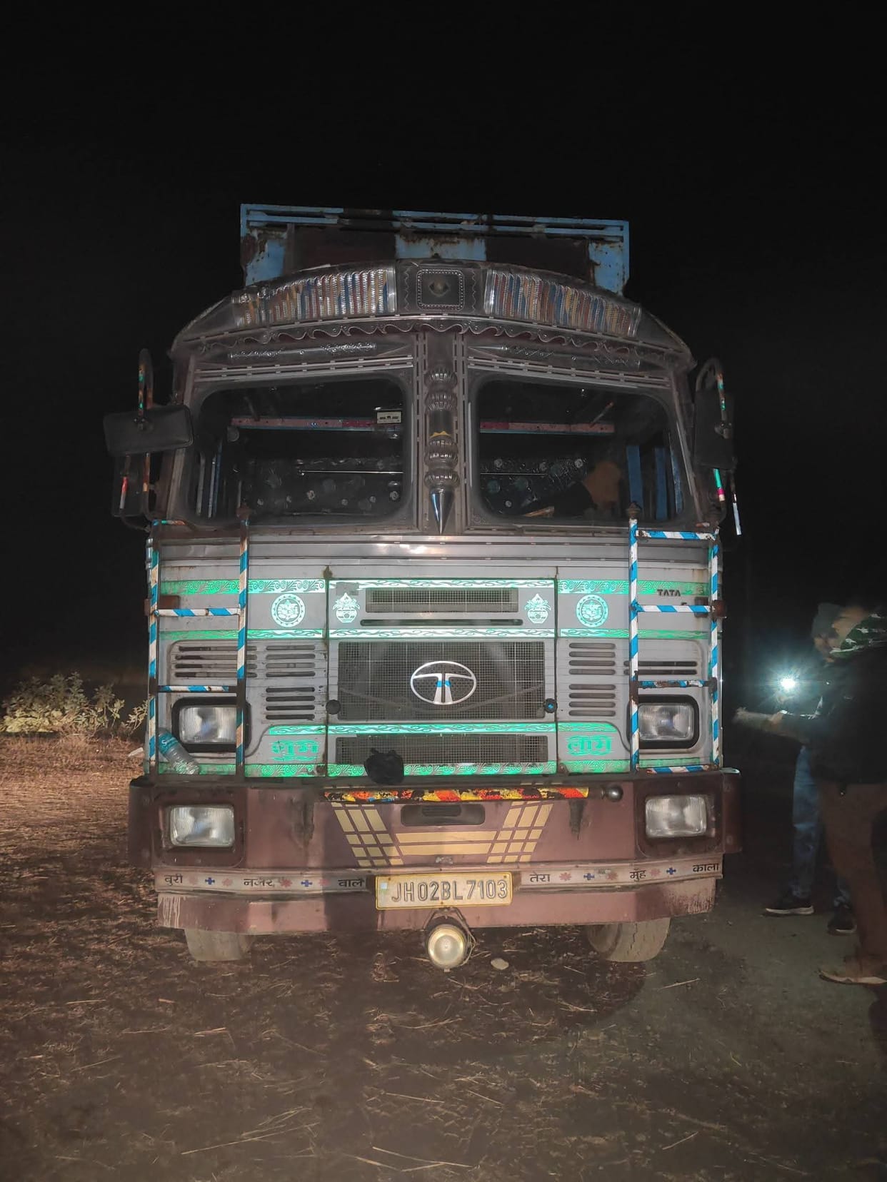 STF team seized a truck with 599 kg of ganja from Jaithari