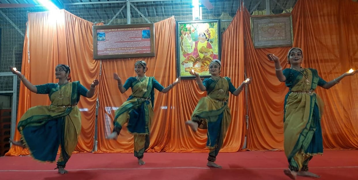 Devotees throng Ram Temple on Christmas holiday