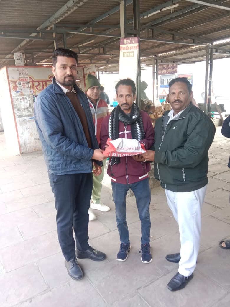 Roadways employees returned a passenger's lost 78,000 rupees.