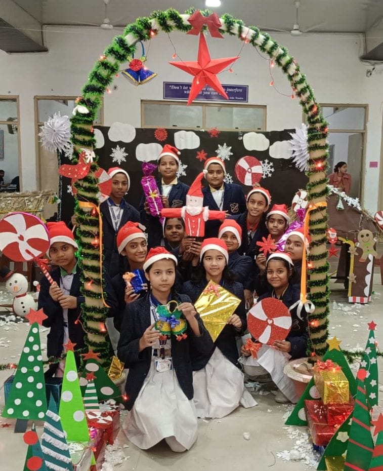 Students dressed as Santa Claus distributed gifts.