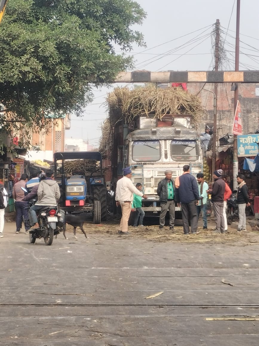 Overheated truck loaded with sugarcane stuck in the gauge of railway crossing