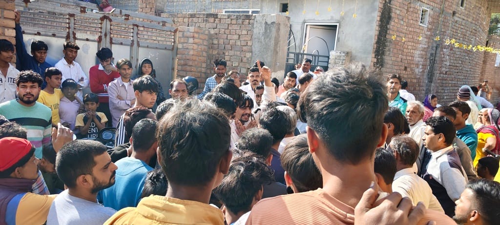 Accused of religious conversion under the pretext of Christmas, commotion in the neighborhood as crowds gathered