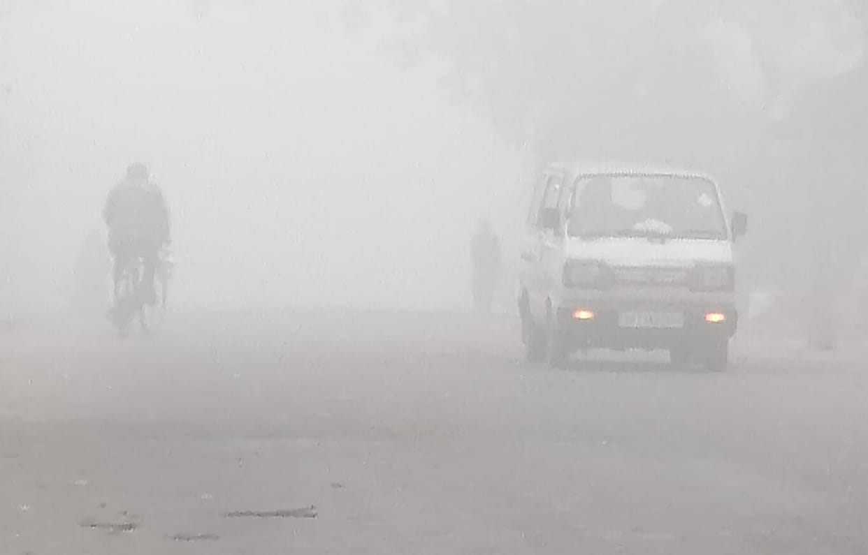 People shivered due to cold wave, day temperature dropped by 3.3 degrees