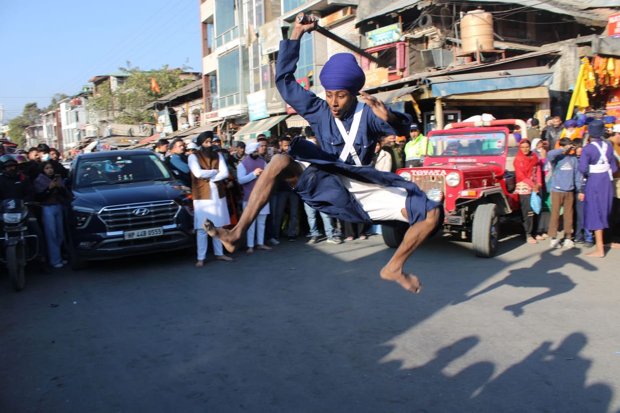 People were stunned to see the feats of Gatka artists.