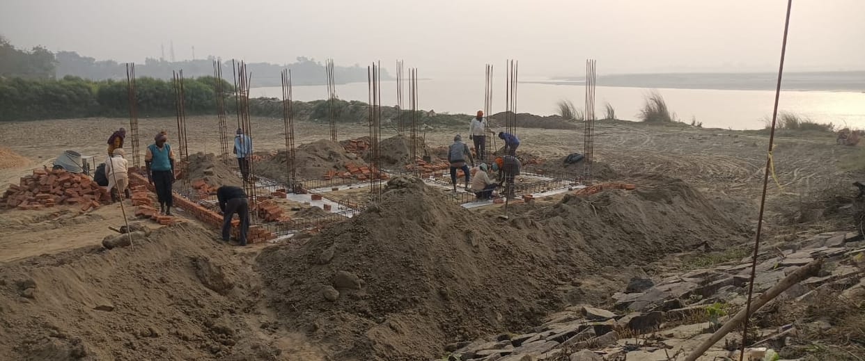 Construction of flood post started at a cost of 15 lakhs