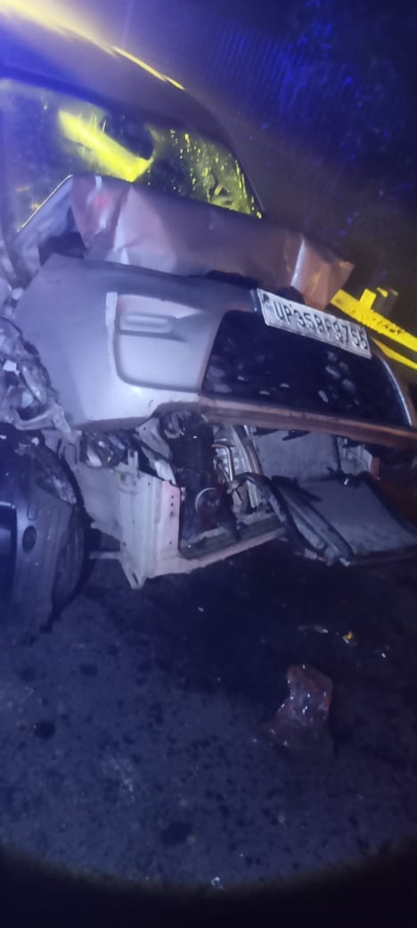 mainpuri news car colide truck