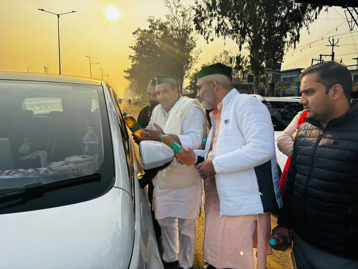 Farmers protested by distributing bottles of polluted water to passersby.