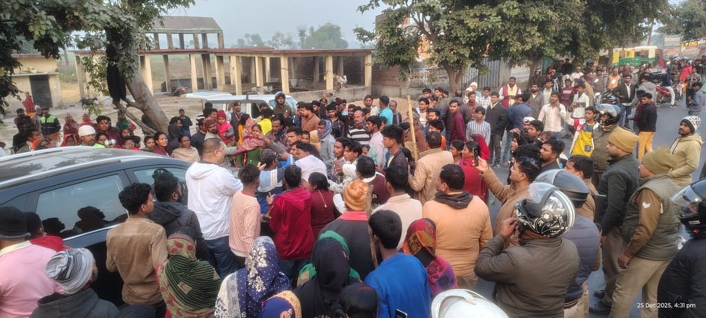 The body of a young man was found in his alleged girlfriend's neighborhood; angry family members blocked the highway.