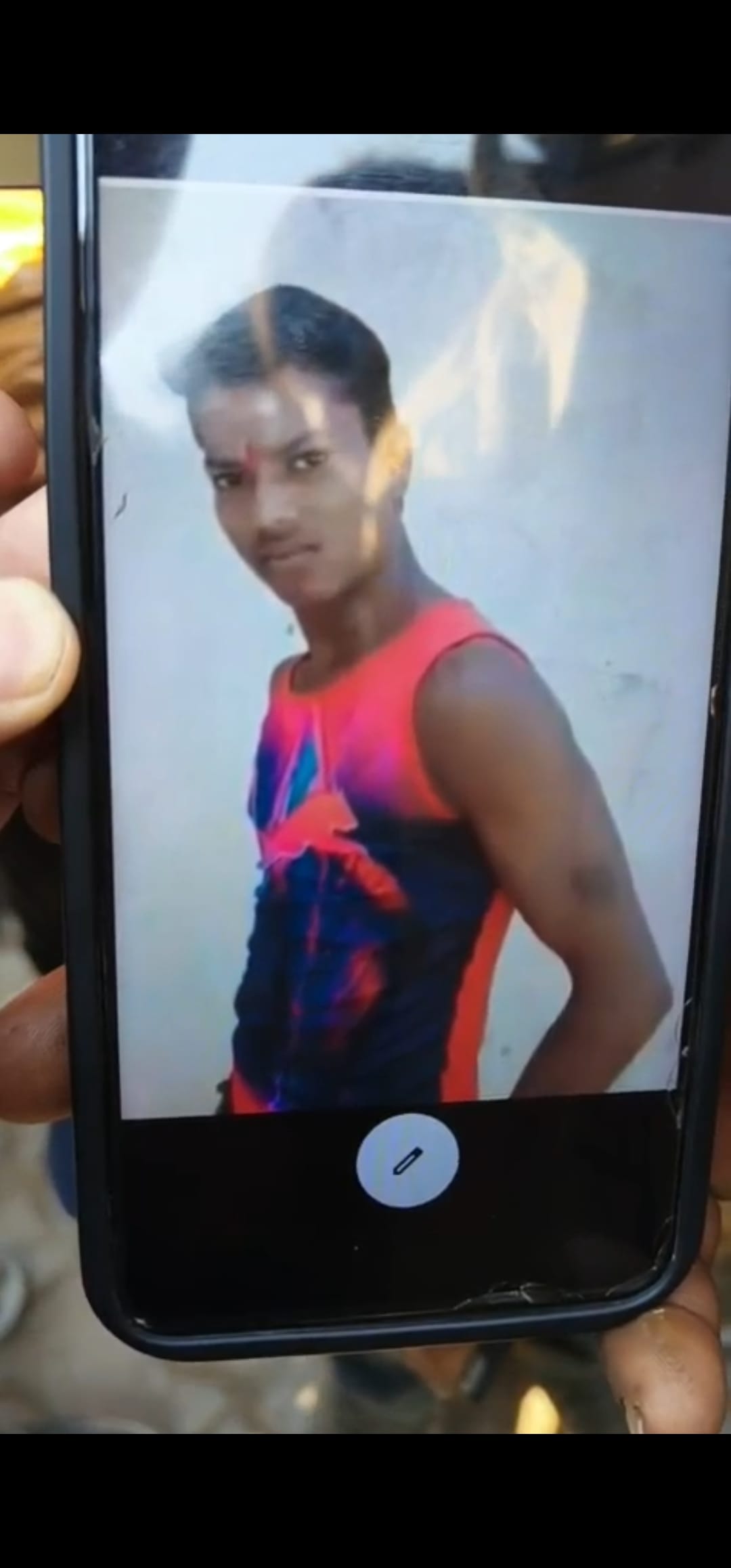 जेल में कैदी की आत्महत्या मामले ने पकड़ा तूल, शव को पोस्टमार्टम हाउस में छोड़कर न्याय की गुहार लग