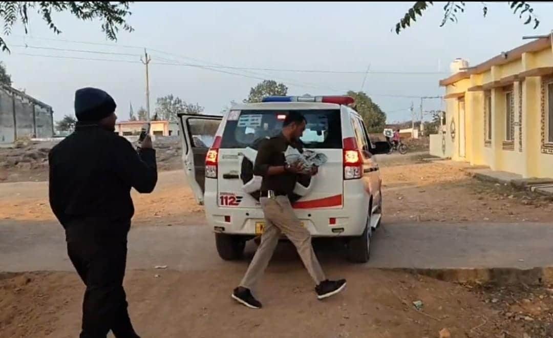 जन्म लेते ही नवजात को पुलिया के नीचे फेंका, SNCU में भर्ती।