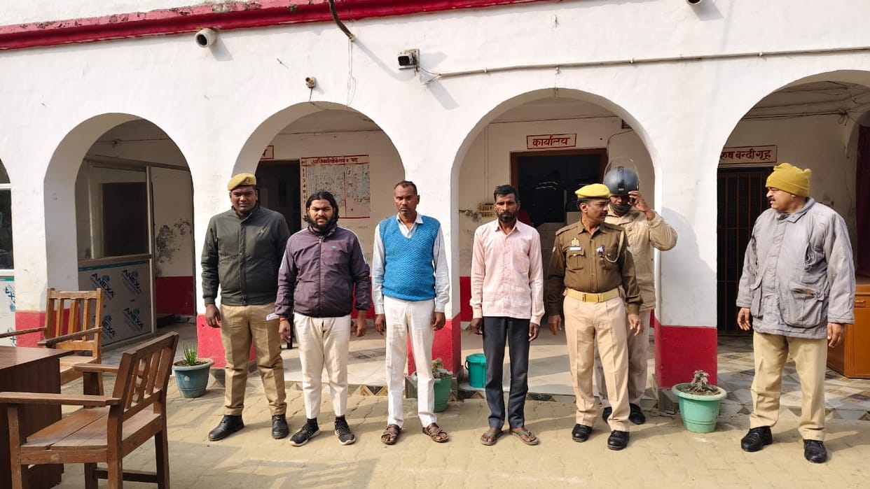 Tempo driver robbed of mobile phone and three thousand rupees; accused arrested.