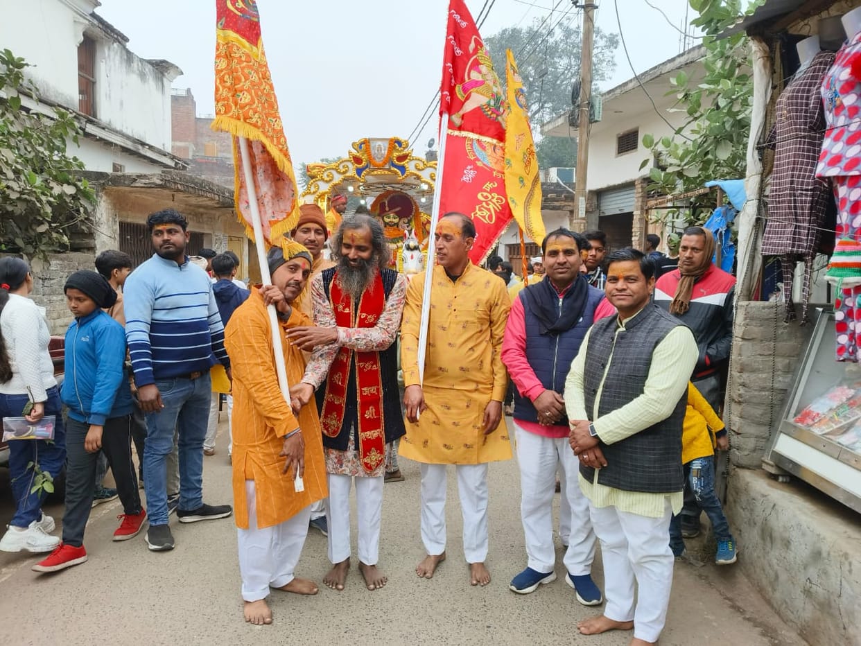 The procession of Khatu Shyamji's flag has begun.
