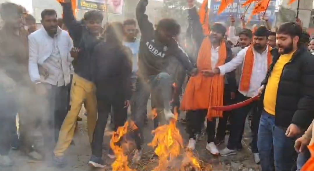 Bajrang Dal activists took out a procession and burnt an effigy of Bangladesh.