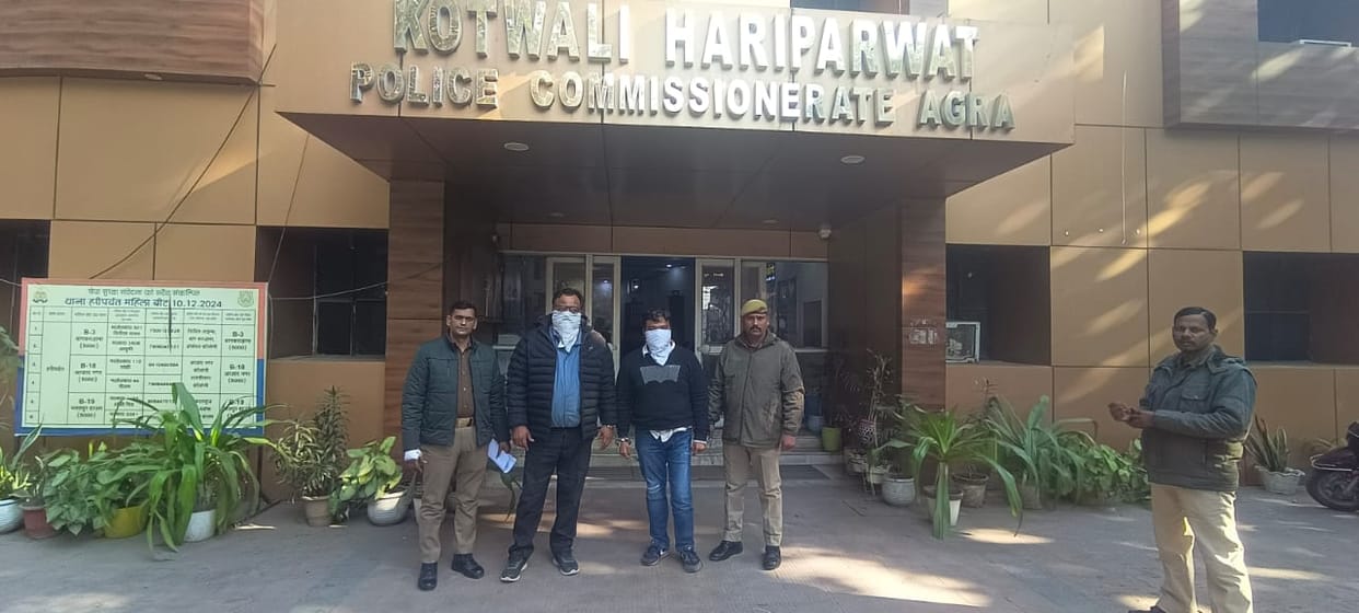 They wanted to secure school admission by using a fake letter from the minister and charging one lakh rupees; two arrested.