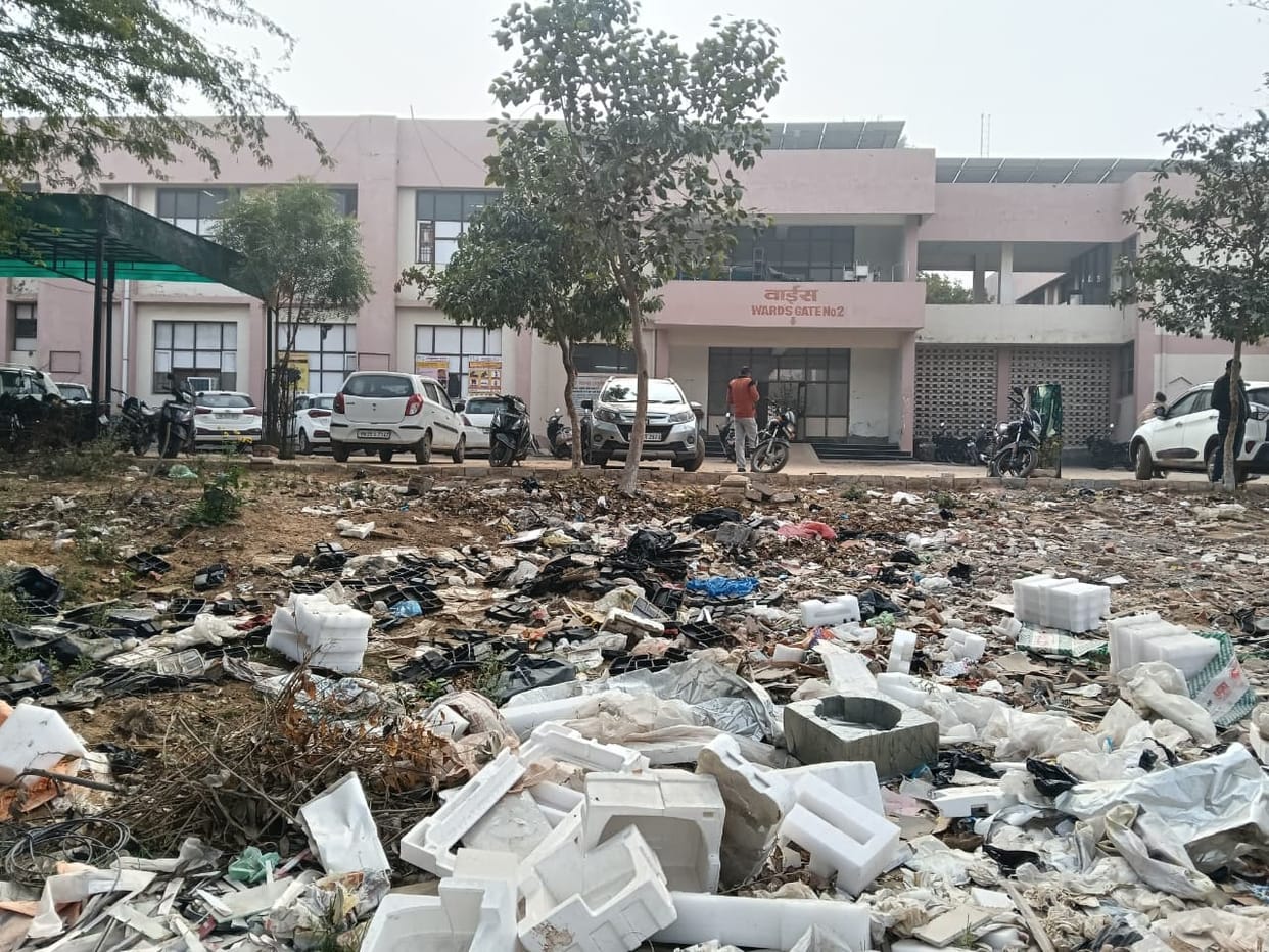 40 employees are deployed for cleaning in the Civil Hospital, but heaps of garbage are lying on the ground.