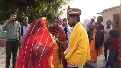 Muzaffarpur Bihar news :villagers caught couple who come to meet each other got them married