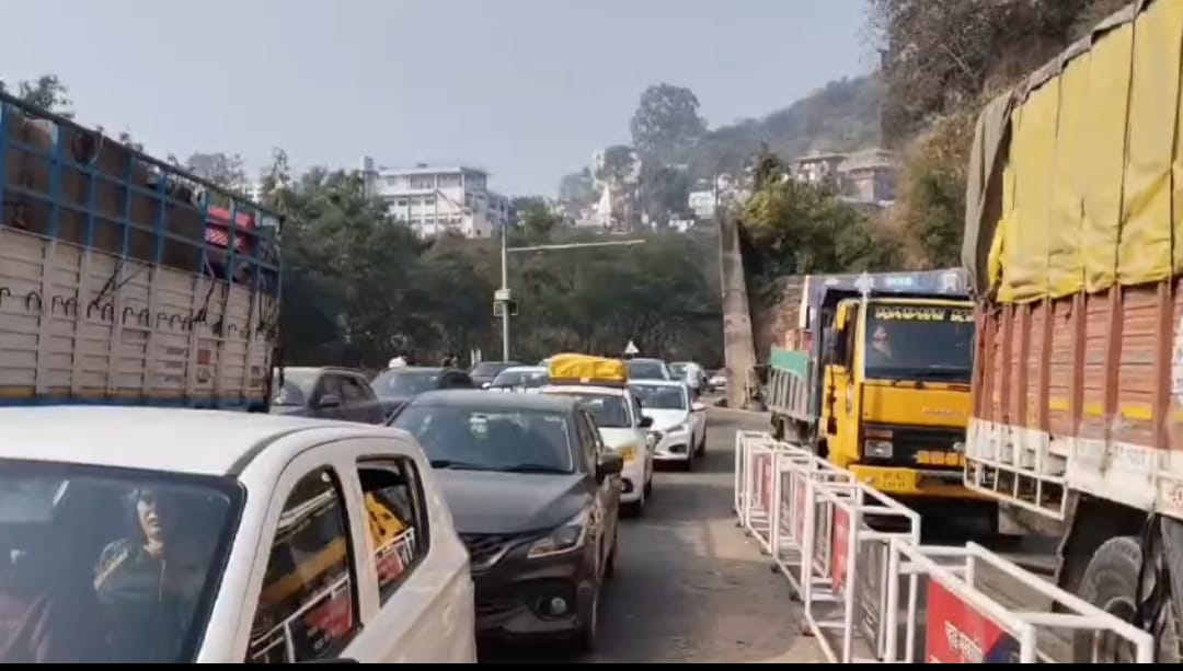Crowds flocked to the hills on Christmas Day, leading to a long traffic jam at the Parwanoo toll plaza.