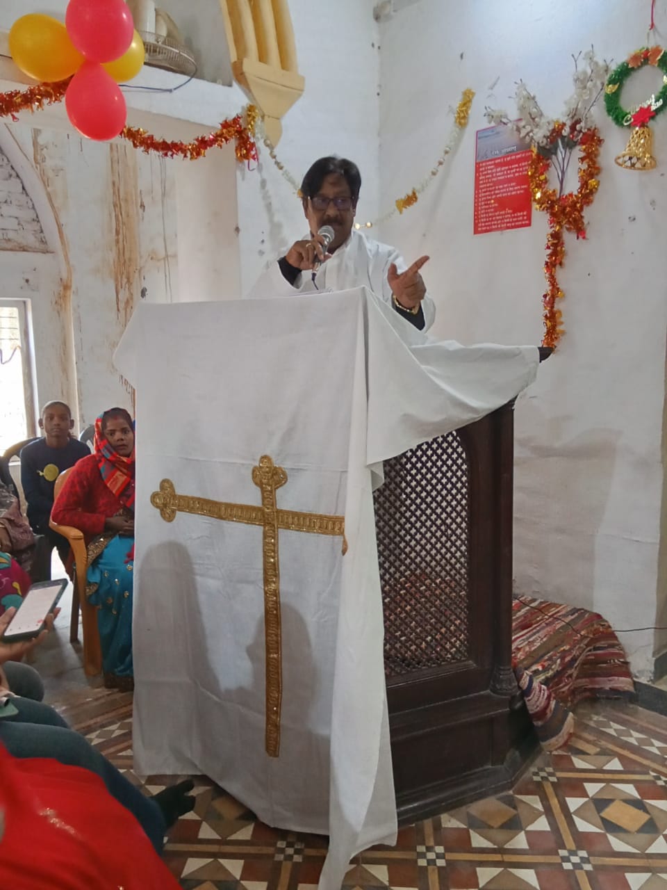 The birth of Lord Jesus was celebrated with great joy and special prayers were held in the church.