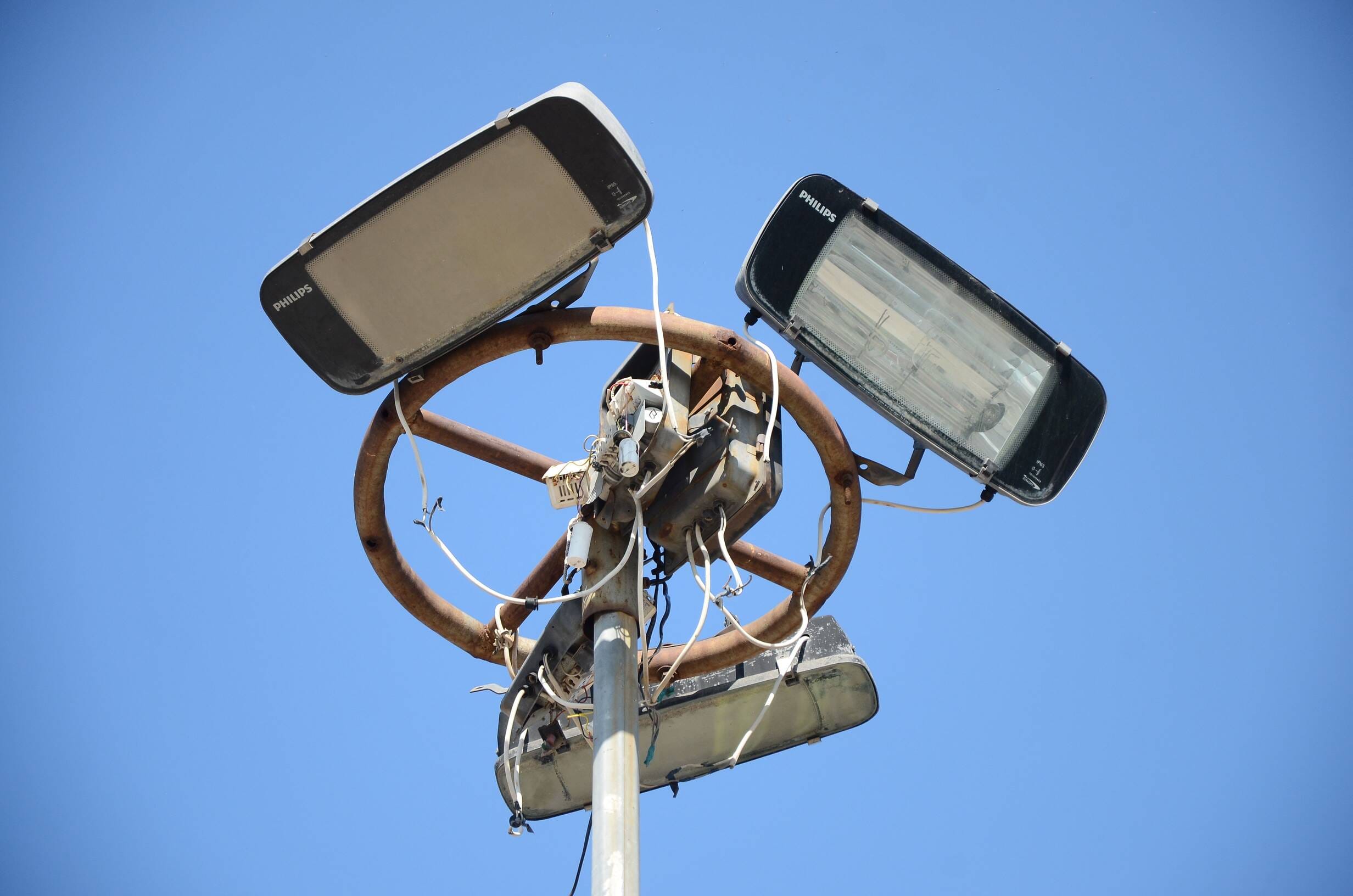 Meerut: Prime Minister and Chief Minister are about to come, more than half of the street lights are off