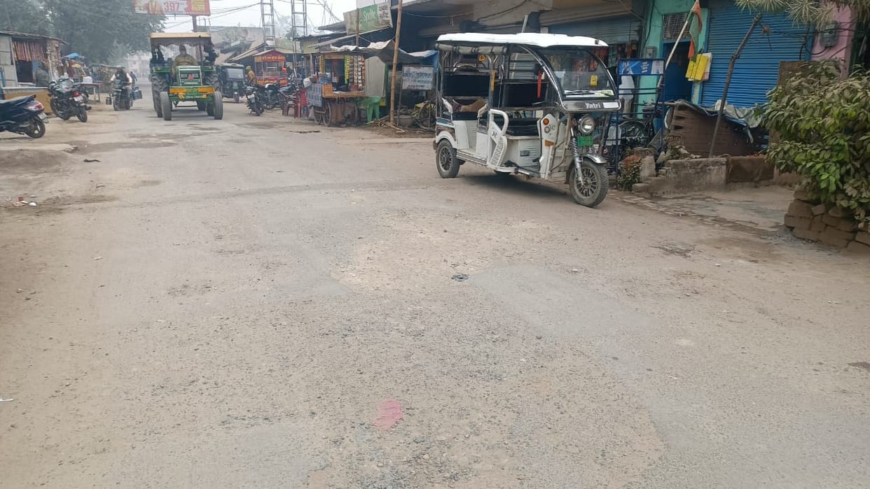 The four-crore proposal for the Vidhiyani road is stuck with the government, causing increased difficulties.